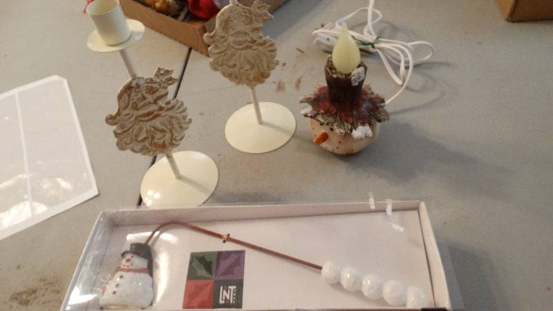 lot 882 image: 2 Candle sticks, snowman night light.