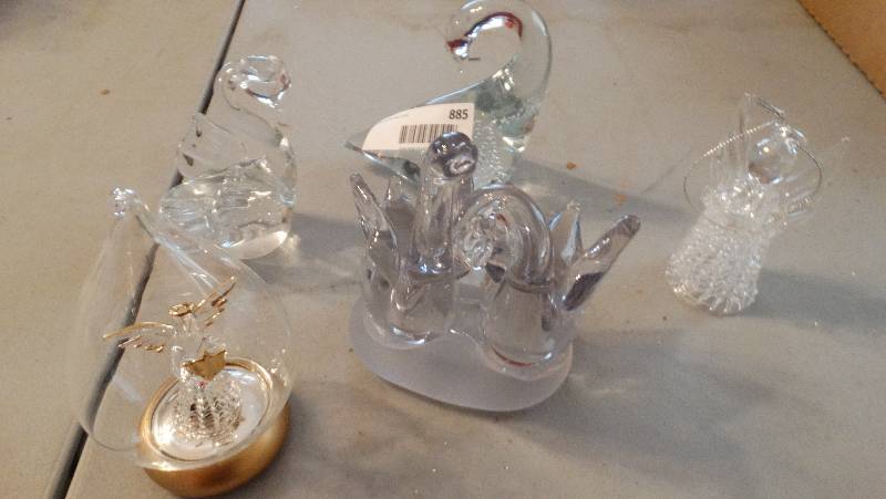 lot 885 image: Angel glass ornament, 3 glass geese.