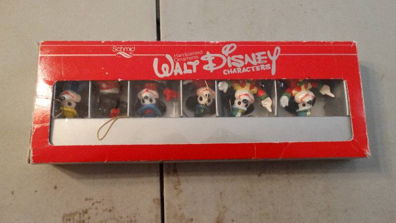 lot 886 image: Walt Disney characters ornaments.