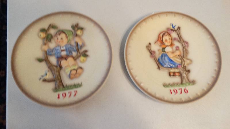 lot 891 image: 1976 - 1977 6th & 7th annual plate, made in Germany.