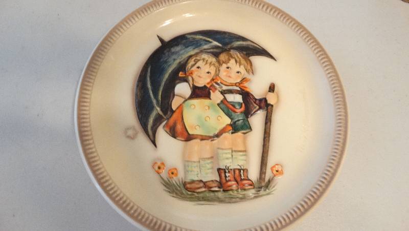lot 893 image: 1975 Anniversary plate, hand painted, goebel, made in Germany.
