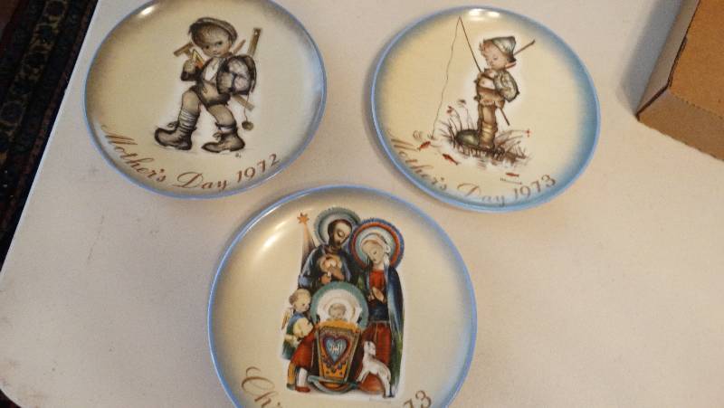 lot 895 image: 1972 - 1973 Mothers day plate & 1973 limited edition plate.