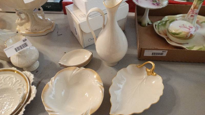 lot 901 image: Set of decorative glass ware. lenox.