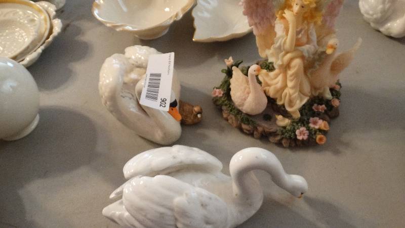 lot 902 image: 2 Glass swans & angel & mother goose w2 babies & glass goose.