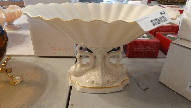 lot 903 image: Nice decorative glass, hand decorated w24K gold lenox.