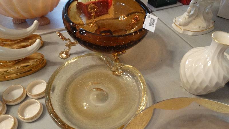 lot 906 image: Blown glassware wstand.