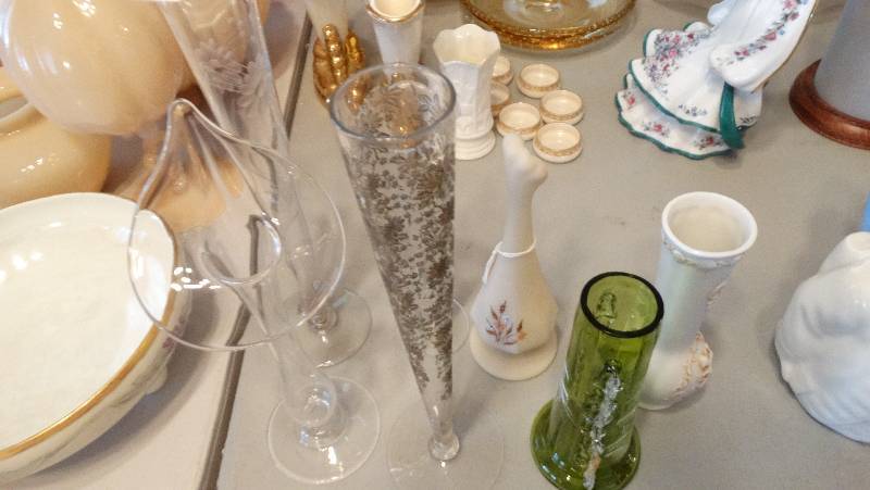 lot 911 image: Decorative vases.
