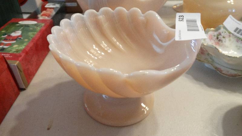 lot 923 image: Cambridge crown turcan design Shell pink milk glass footed shell console bowl.