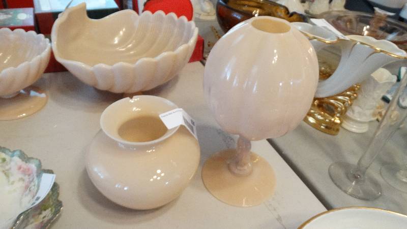 lot 926 image: Cambridge crown turcan design Shell pink milk glass  vase.
