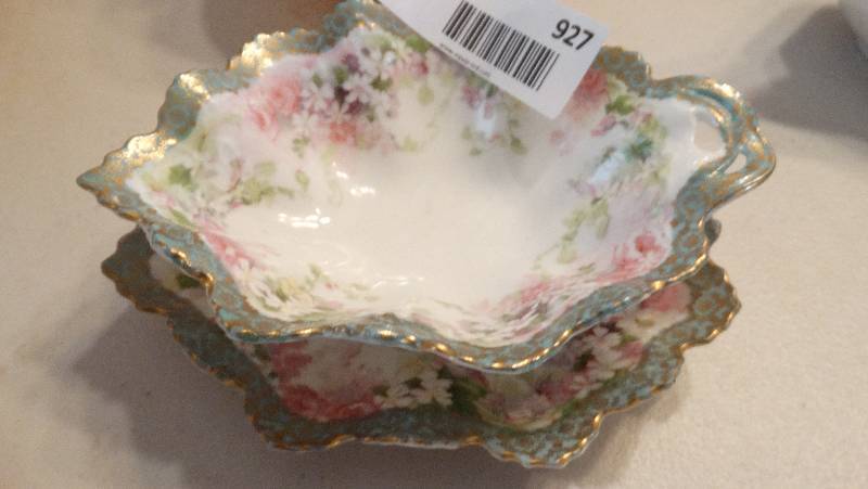 lot 927 image: Floral leaf shaped dish wsaucer number 2864.