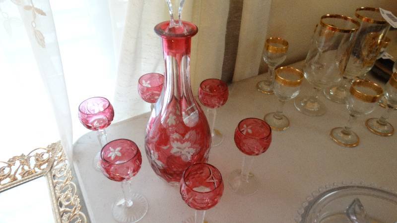 lot 939 image: Genuine lead cristal, hand cut decanter & 6 matching glasses.