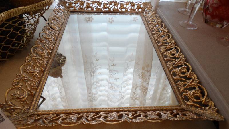 lot 941 image: Decorative vanity tray mirror.