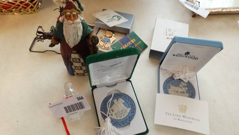lot 944 image: Wedgwood ornaments, colors ornament, 2 Horse decorations & ect.