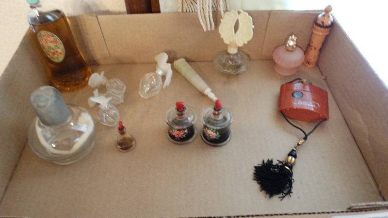 lot 945 image: Lot of perfume.