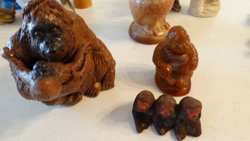 lot 955 image: hear no, see no, speak no evil monkeys & rubber mother & baby monkey.