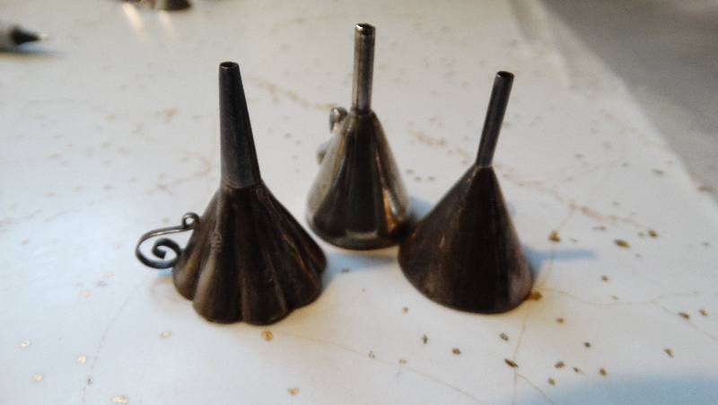 lot 962 image: 3 Old miniature funnels.