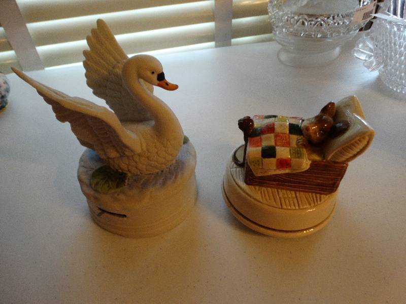 lot 984 image: Lot of 2 musical wind up boxes -1 Gibson greetings mouse in bed plays brahms lullabyswan royal crown that plays a tune also.