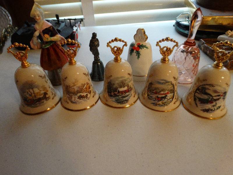 lot 986 image: Lot of 5 bells noel 11976, 77, 78, 79 & 1981 & lady bell porcenlain & wood base, Christmas  bell, metal & glass.