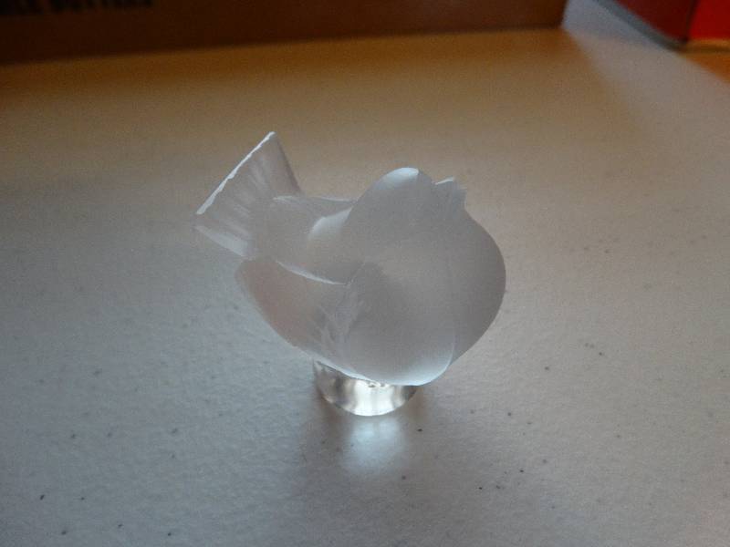 lot 994 image: Laligue bird figurine vintage frosted glass.