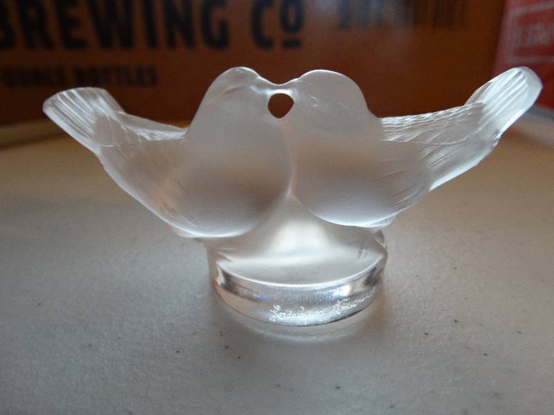 lot 1270 image: Lalique love birds sculpture.