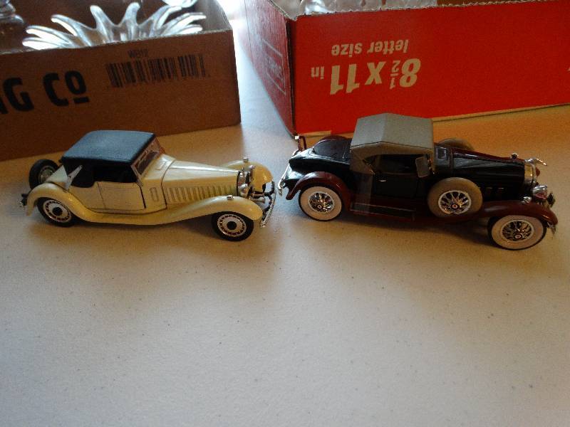 lot 1279 image: Lot of 2 old metal cars.
