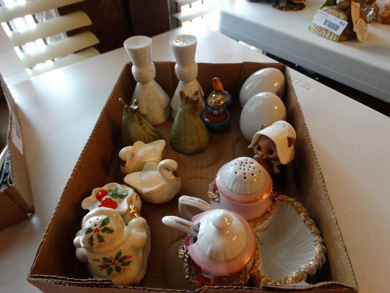 lot 1287 image: Assorted salt & pepper shakers swans, T-pee, angel ect.