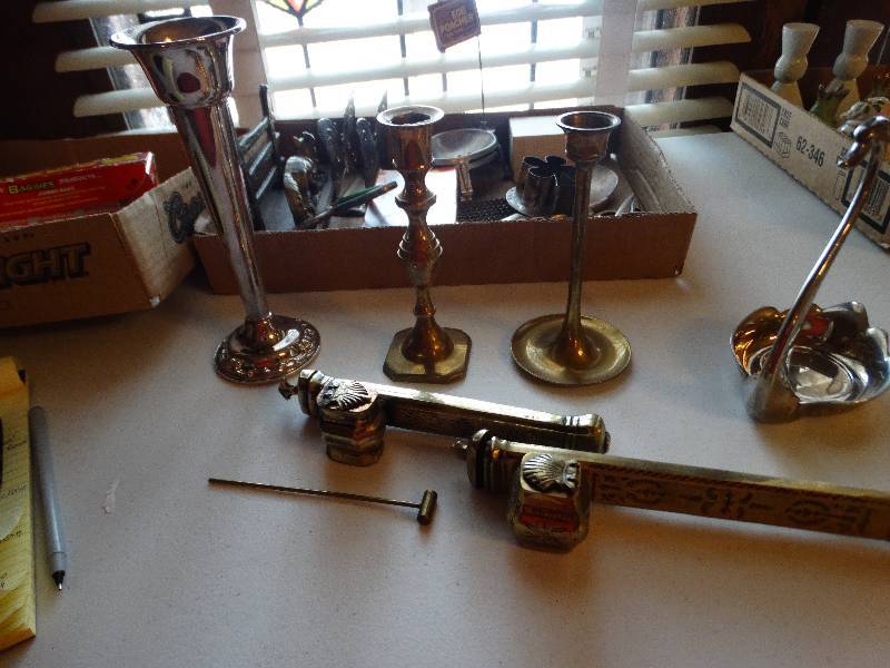 lot 1288 image: Lot of assorted candle & scent holder brass, metal.