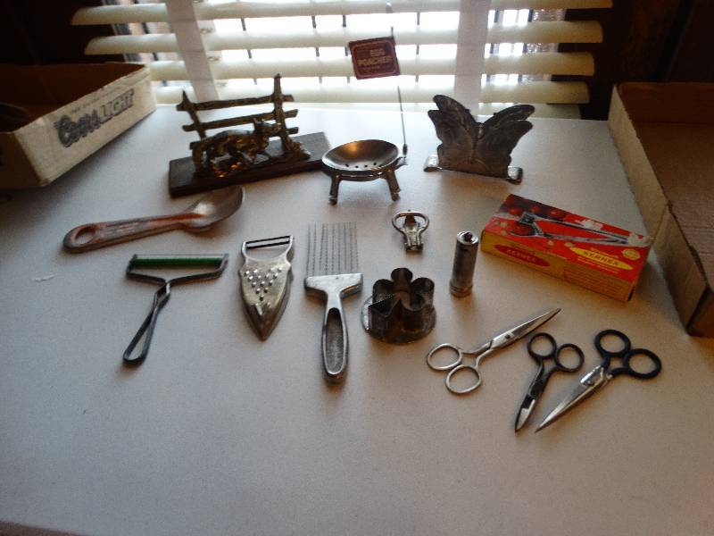 lot 1291 image: Lot of misc napkin holder egg poacher, napkin holder butterfly, ect.