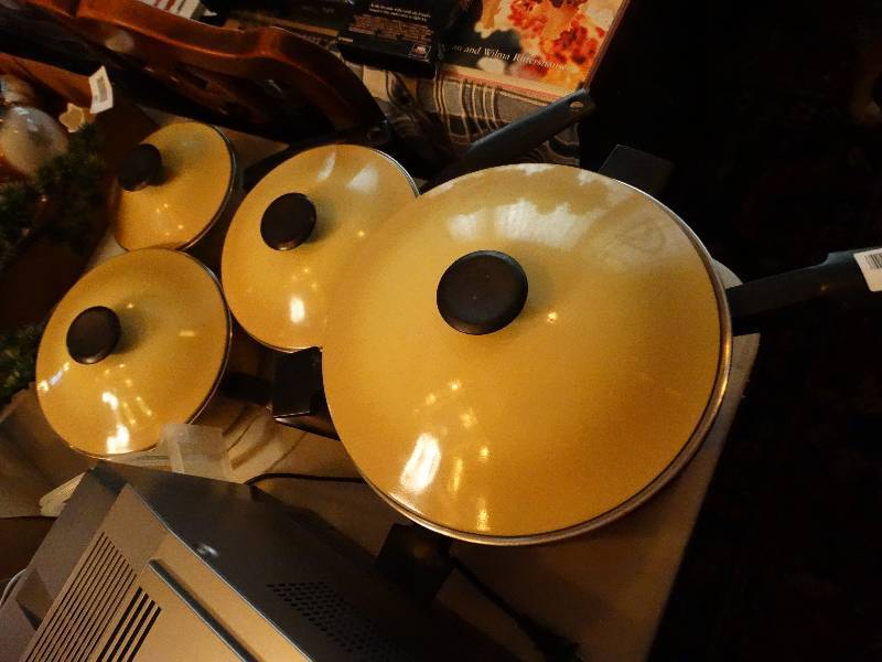 lot 1249 image: Set of town house pots & pans by westbend 2- 2qt pots wlid, smaller pot wlid, frying pan wlid, large pot same lid for frying pan.