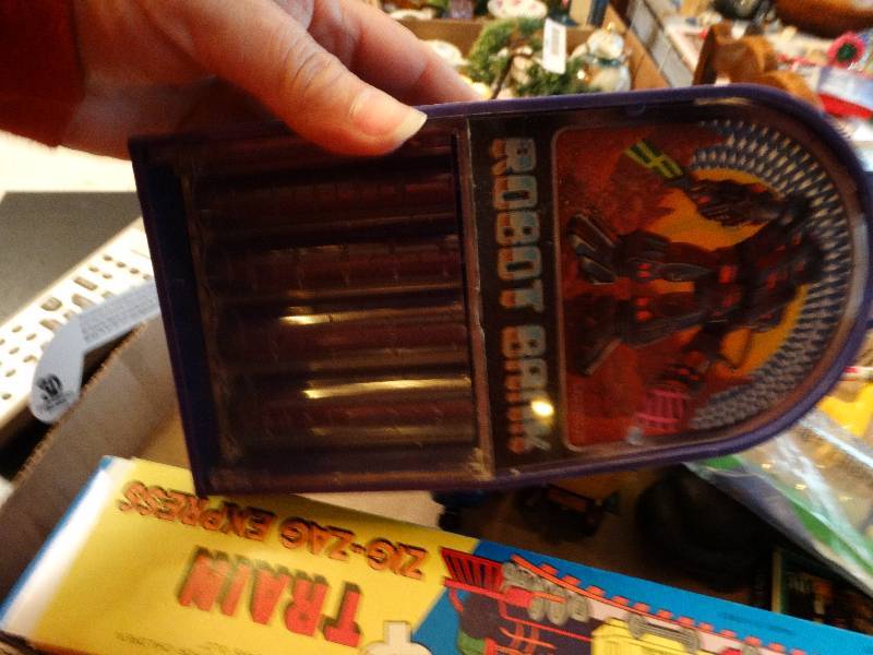 lot 1262 image: Lot of toys some are vintage.