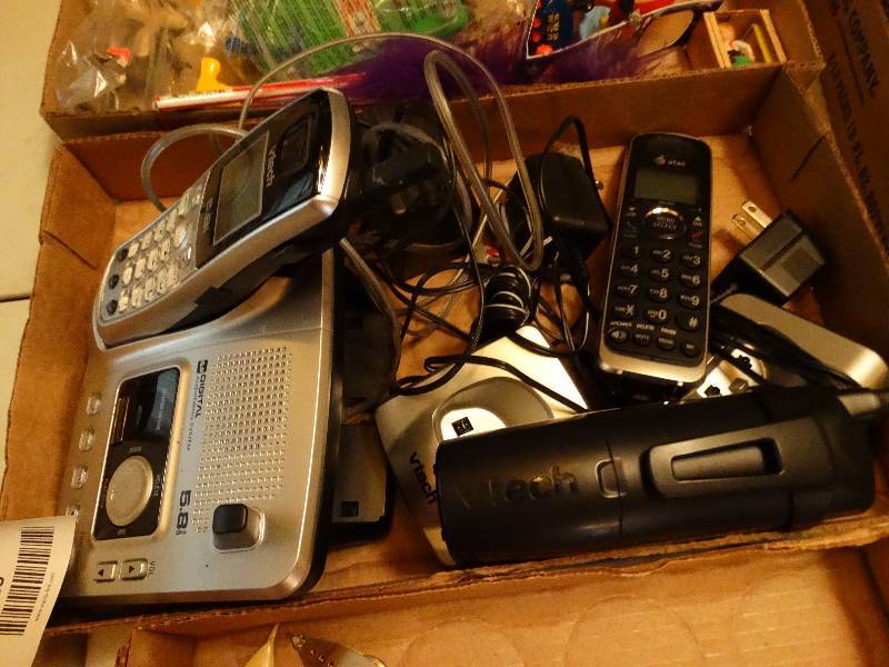 lot 1268 image: 2 Cordless phones AT&T & Ntech.