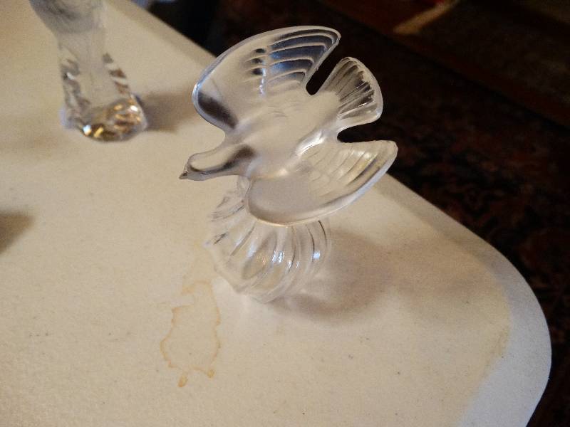 lot 1305 image: Swan perfume.