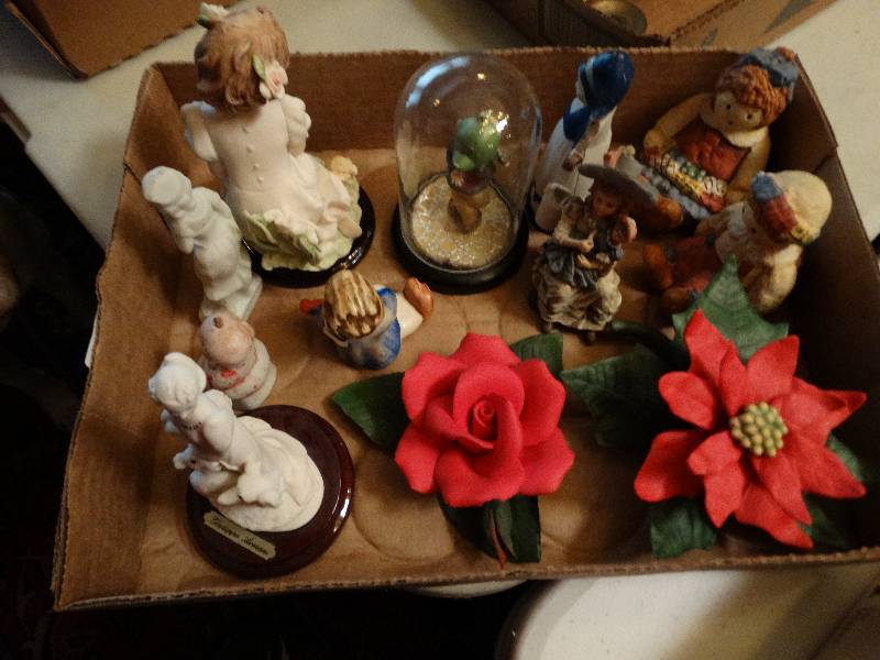 lot 1309 image: Flat of ladies figure.