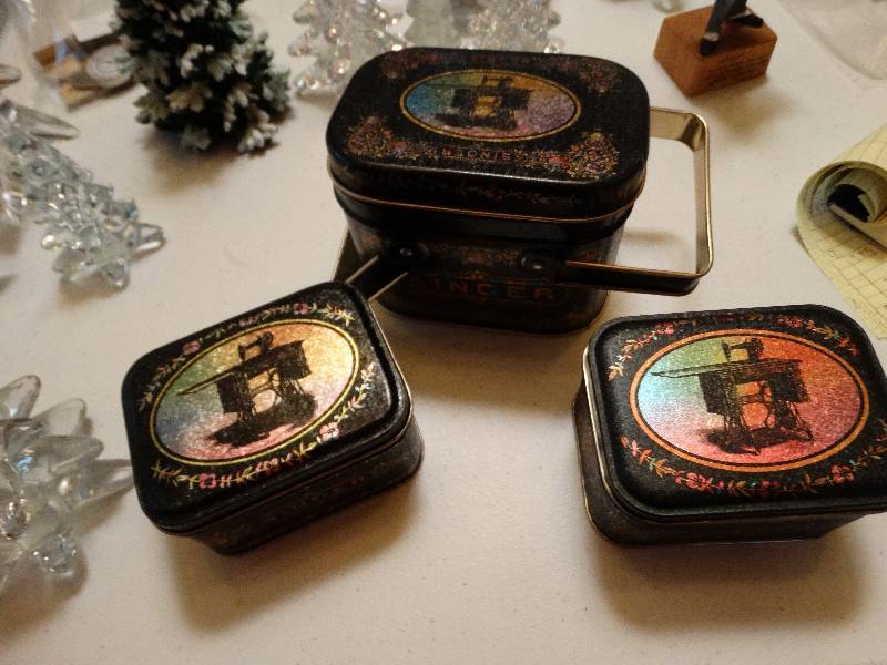 lot 1314 image: Singer tin set(3).