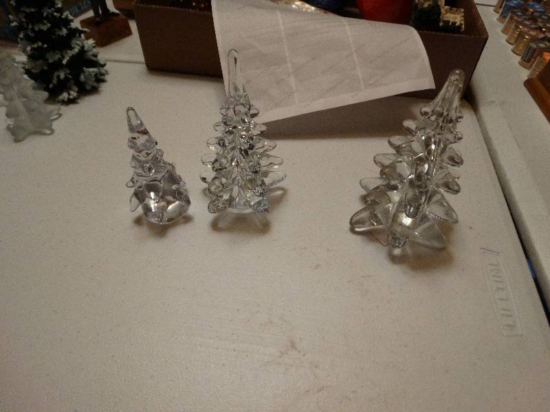 lot 1326 image: Set of 3 heavy class Christmas trees.
