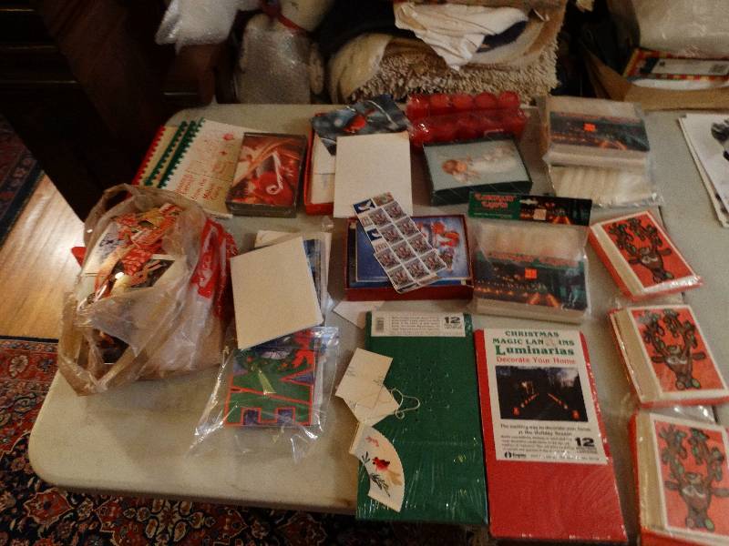 lot 1333 image: Lot of Christmas cards candles.