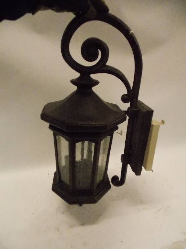 lot 7028 image: Vintage Looking Porch Light