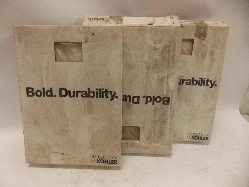 lot 7040 image: NEWLot of 3 Toilet Seats