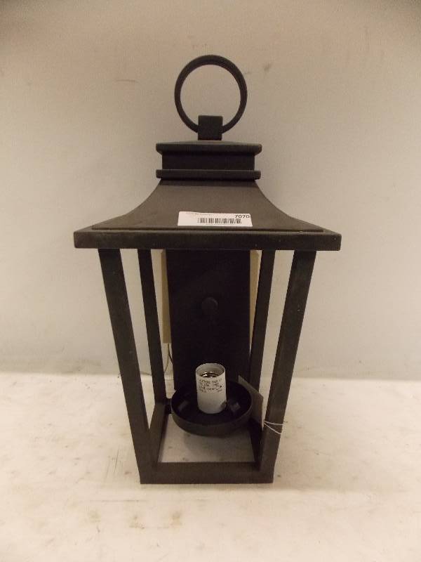 lot 7070 image: Hinkley Porch light