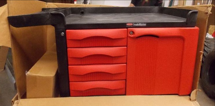 lot 470 image: Rubbermaid Cart