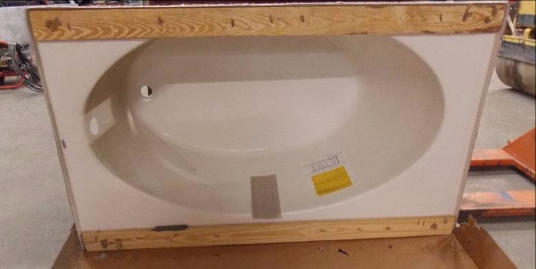 lot 472 image: NEW Oval Bath Tub