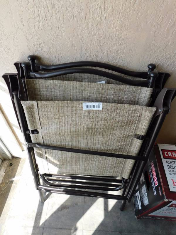 lot 101 image: 2 folding chairs