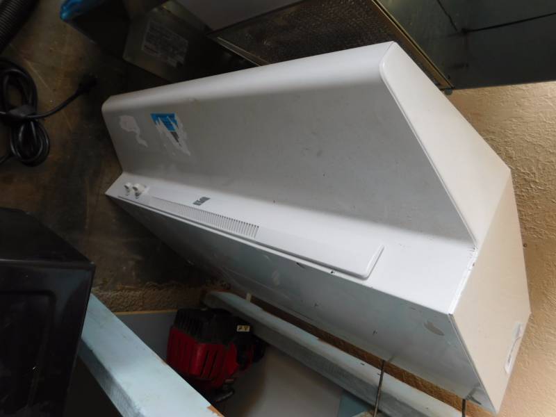 lot 104 image: Kenmore Vent hood wlight - white