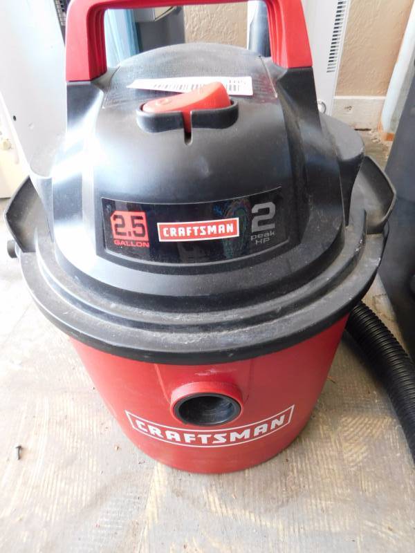 lot 105 image: Craftsman 2hp 2gal shopvac