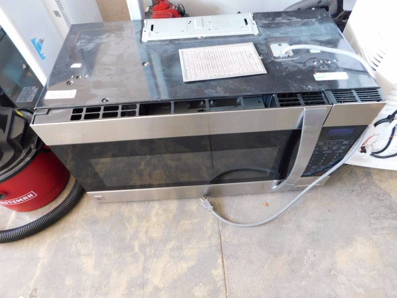 lot 106 image: Over stove microwave wvent system