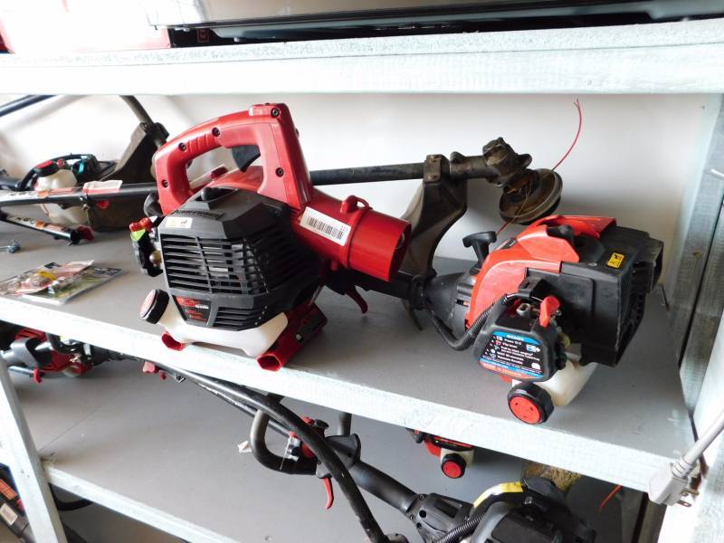 lot 123 image: Craftsman weed eater and blower