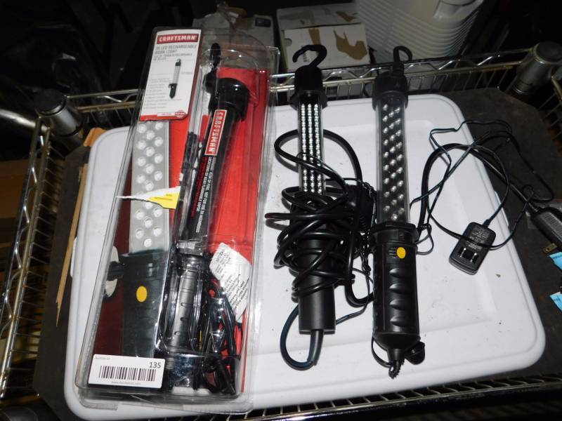 lot 135 image: Craftsman LED work lights