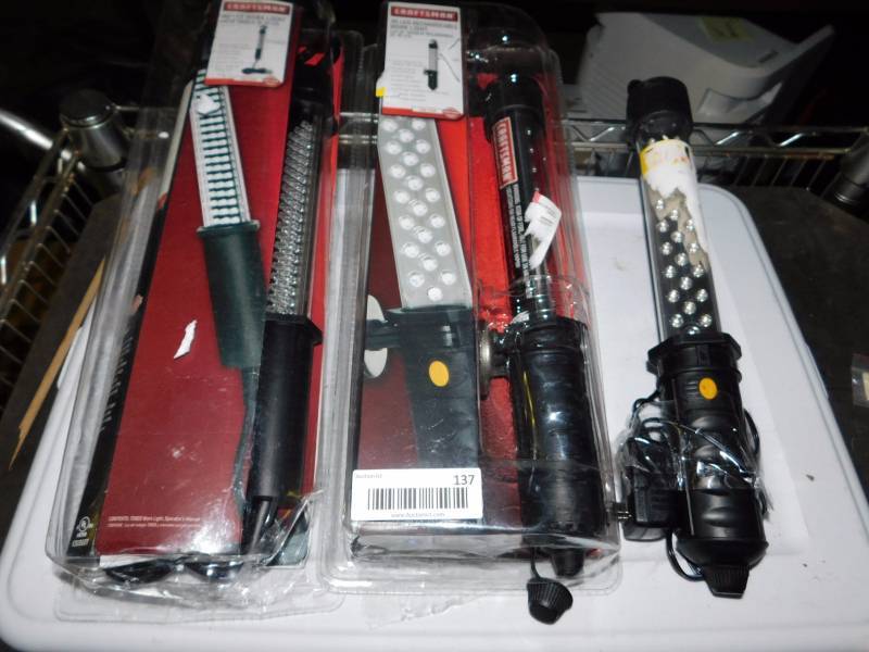 lot 137 image: Craftsman LED work lights