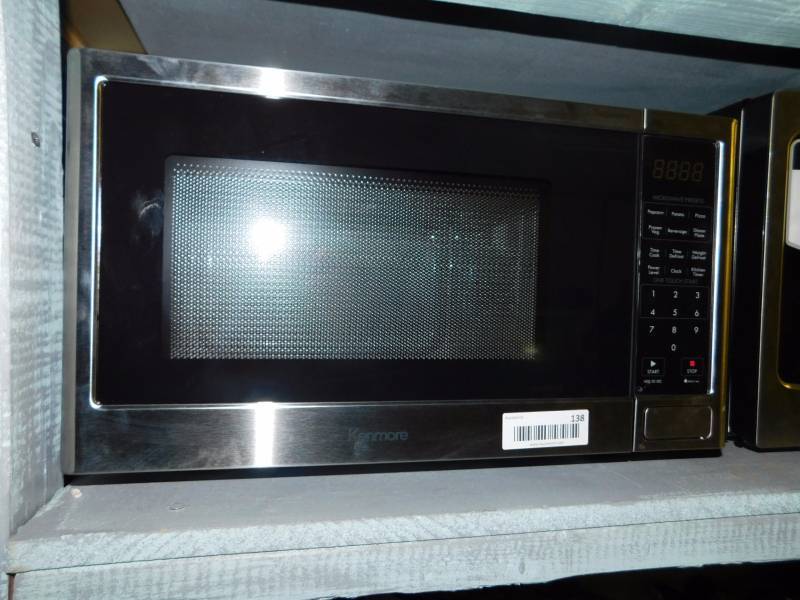 lot 138 image: Kenmore stainless microwave