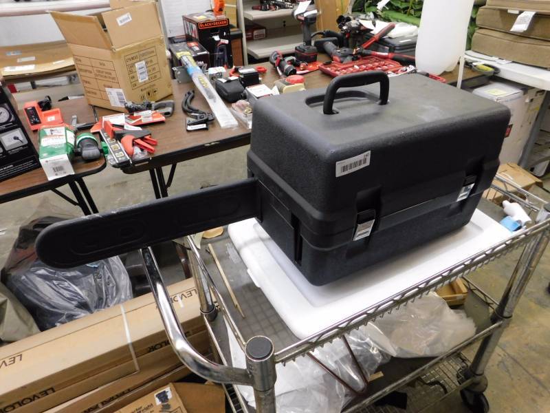 lot 140 image: Chainsaw wcase